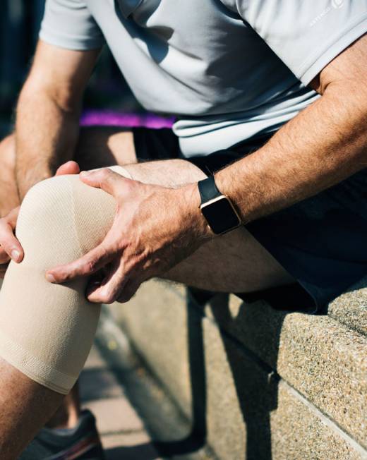 elderly-man-having-knee-injury